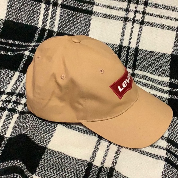 ⚠️ Levi’s tan baseball hat - Picture 4 of 8